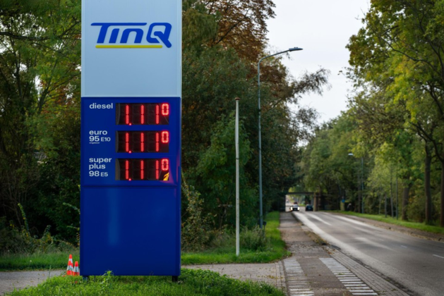 Het ‘wonder van Oirsbeek’, tanken voor 1,11 euro en spoor va...