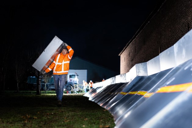 Schotten geplaatst in Vlodrop vanwege hoge waterstand Roer