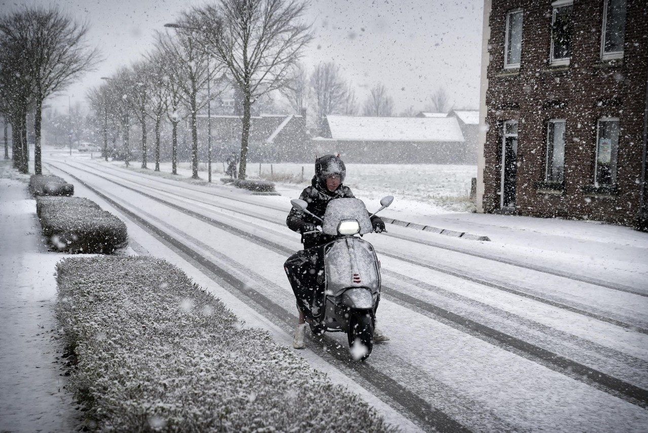 KNMI Verwacht Woensdag Tussen 5 En 10 Centimeter Sneeuw Op V... - De ...