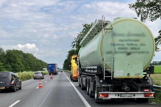 Flinke file op A2 door vrachtwagen met pech
