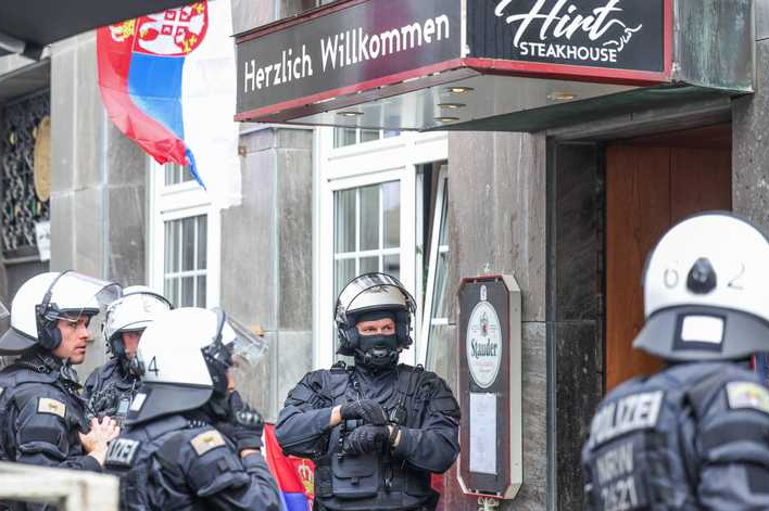 Stevige vechtpartij tussen Engelsen en Serviërs in Gelsenkirchen