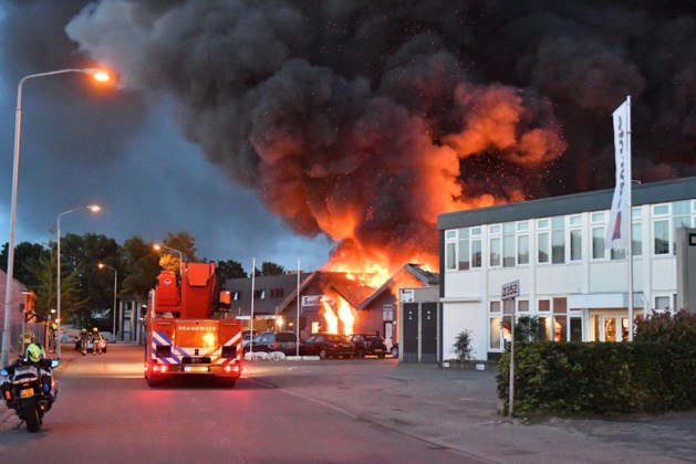 Heavy fireplace and heavy smoke growth on V…