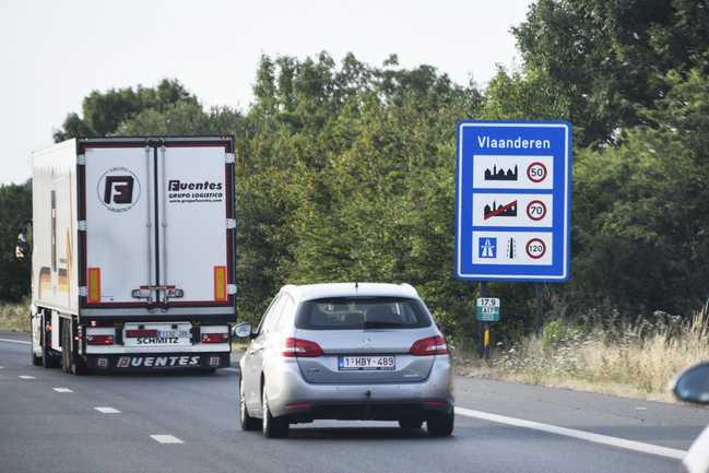 Limburgse automobilisten straks de klos: Vlaanderen wil buitenlanders met vignet laten betalen voor gebruik Belgische wegen