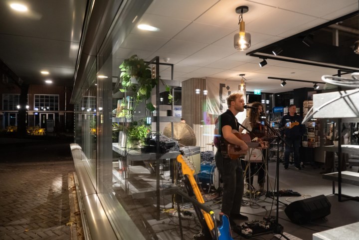 En dan klinkt er in Venlo plots muziek tussen de boekenkasten en in de bioscoopzaal: ‘Spannend, zo’n eerste keer’